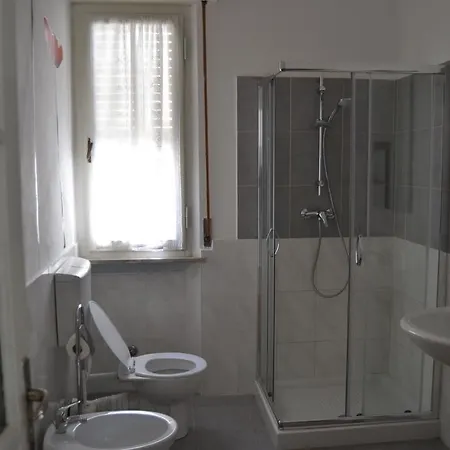 夜与日旅馆 比萨