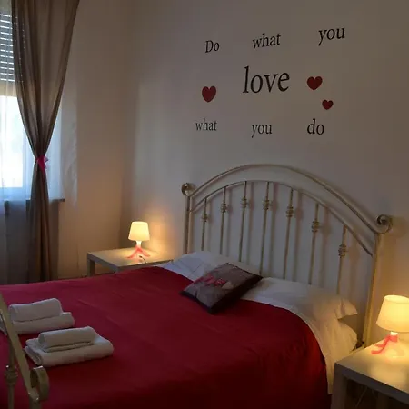 夜与日旅馆 3* 比萨